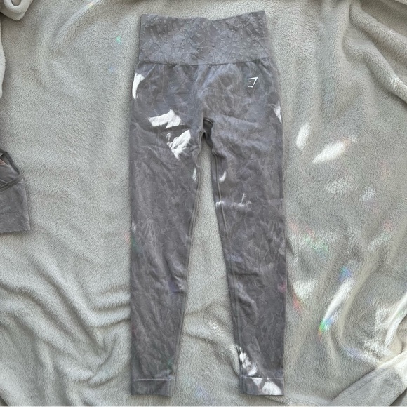 GYMSHARK Adapt Animal Seamless Sports Bra and Leggings – Butterfly Grey - Picture 3 of 9